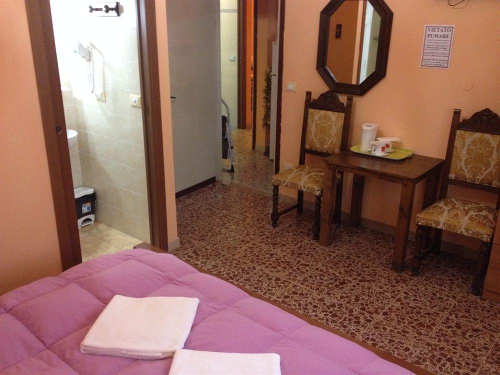 A Casa Doina Airport2 Bed & Breakfast Pisa Ngoại thất bức ảnh