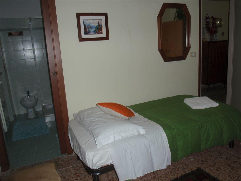 A Casa Doina Airport2 Bed & Breakfast Pisa Ngoại thất bức ảnh