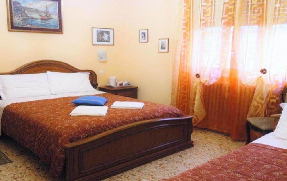 A Casa Doina Airport2 Bed & Breakfast Pisa Ngoại thất bức ảnh