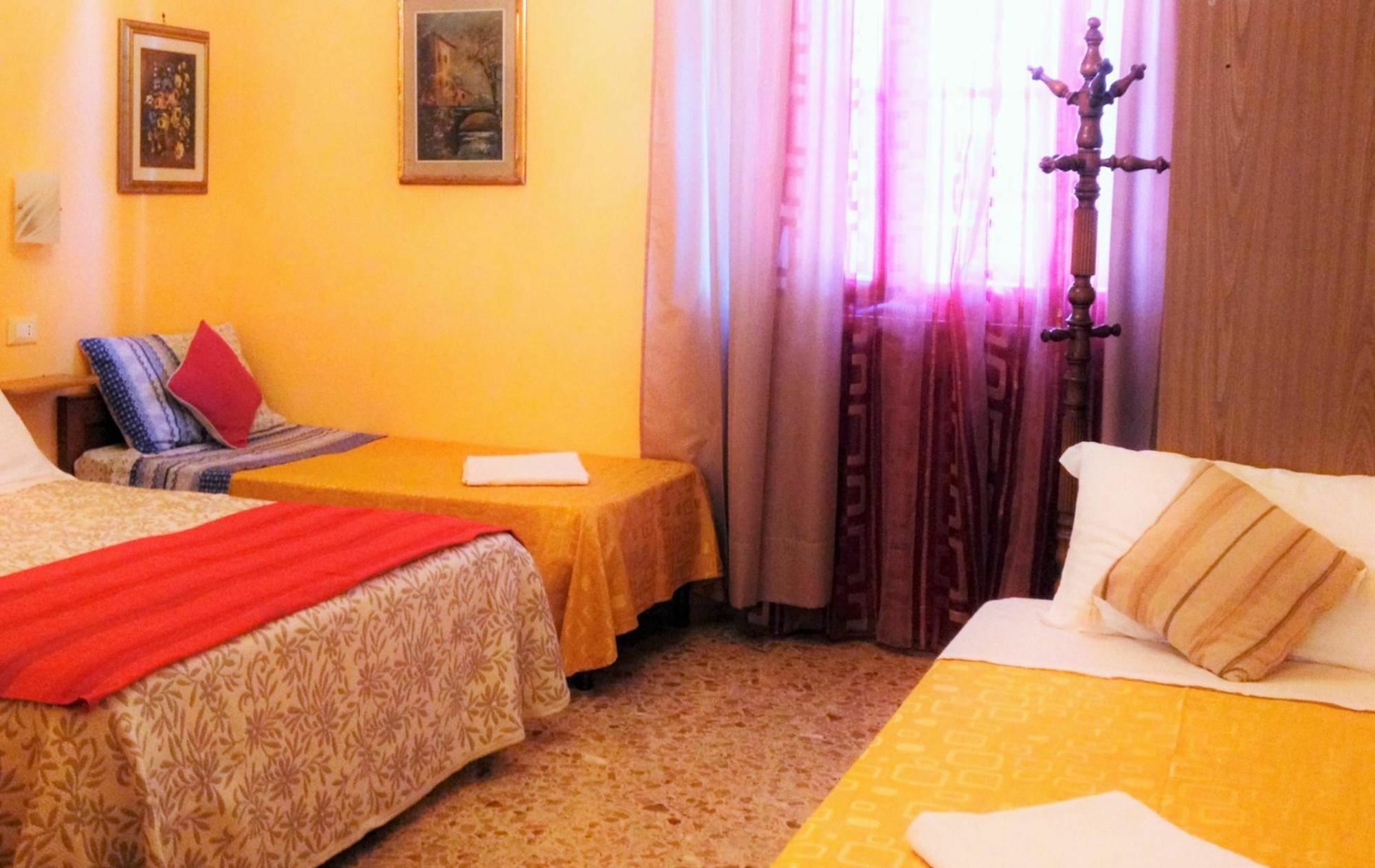 A Casa Doina Airport2 Bed & Breakfast Pisa Ngoại thất bức ảnh