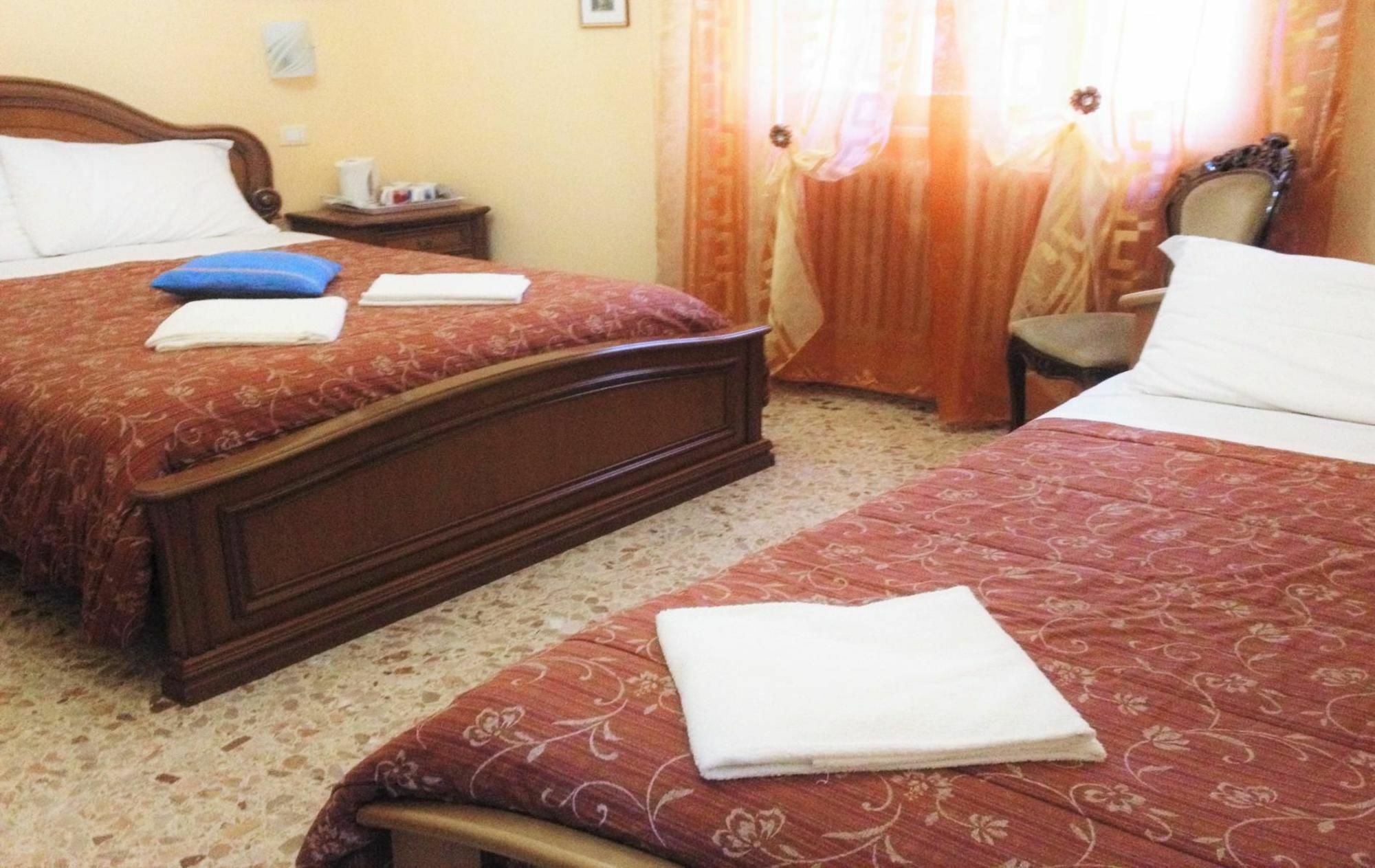 A Casa Doina Airport2 Bed & Breakfast Pisa Ngoại thất bức ảnh